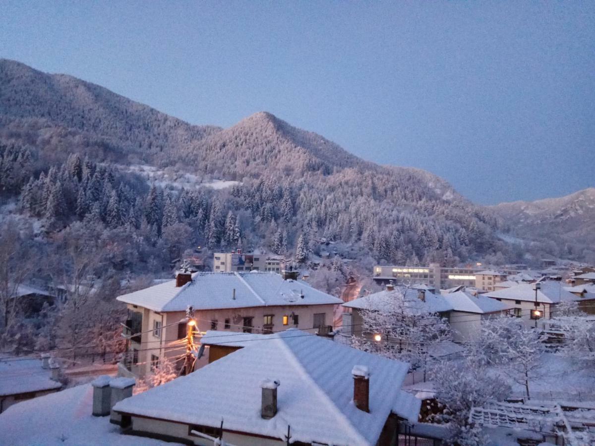 Yellow House Smolyan Luaran gambar